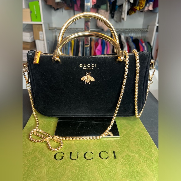 Gucci Handbags - Authentic Gucci Beauty crossbody